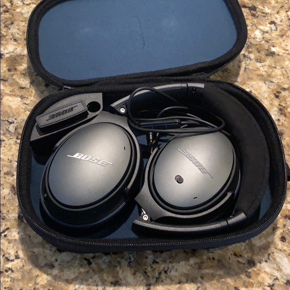 Bose noise canceling headphones - Picture 4 of 4